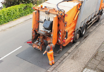 müll, biomüll wird abgefahren