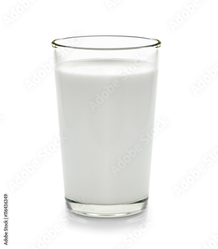 Fotografía fresh milk in the glass on white background