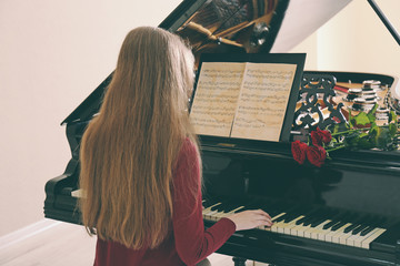 Wall Mural - Girl playing piano