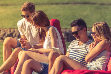 Canvas Print - Young people resting outdoors