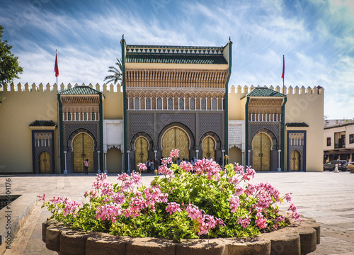Cuadros en Lienzo The entrance to the old Royal Palace in Fez (Fes), Morocco