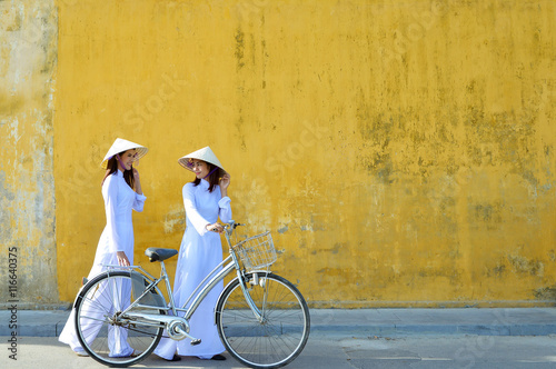 Fotomural Beautiful woman with Vietnam culture traditional ,vintage style,Hoi an Vietnam