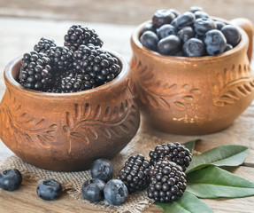 Poster - Bowl of blackberries on the wooden table