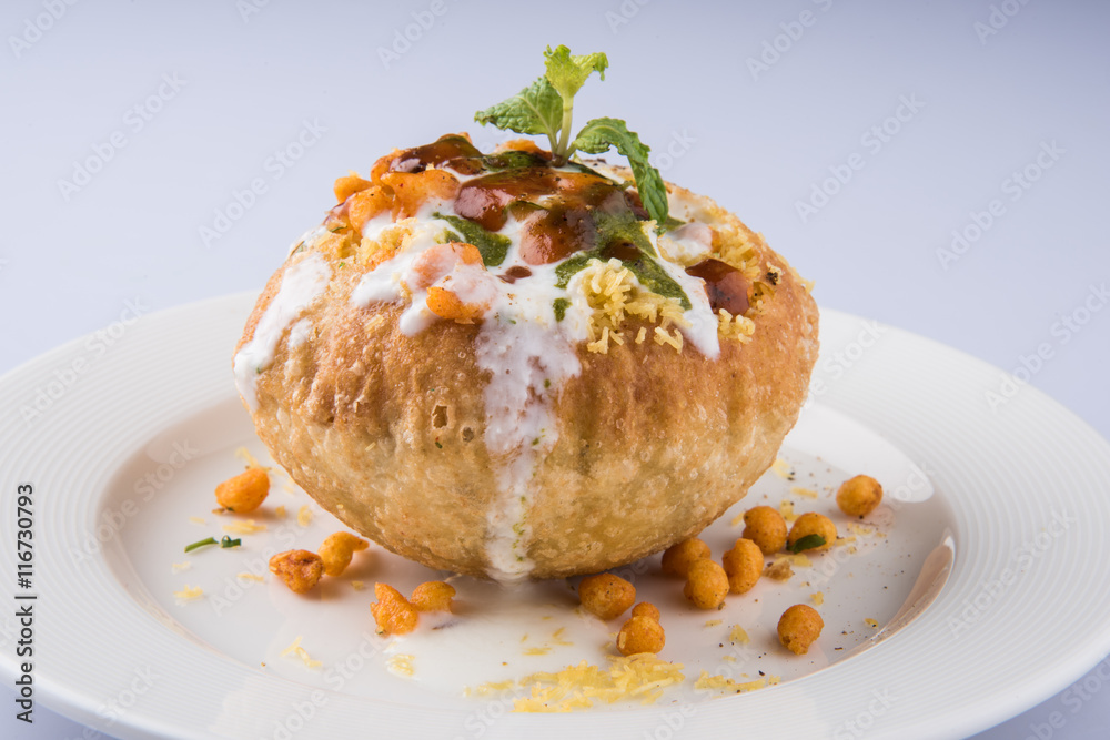 Rajasthani Shahi Raj Kachori, stuffed katchori with potato and sprout filling and served with curd, chutney and sev - obrazy, fototapety, plakaty 