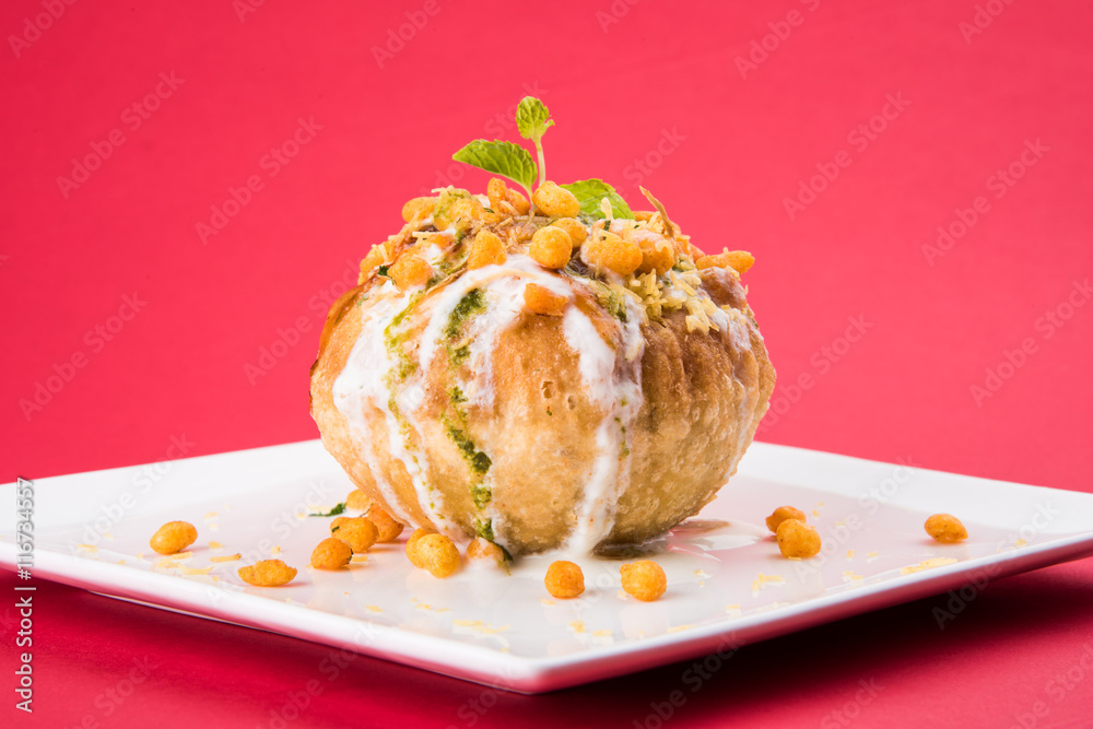 Rajasthani Shahi Raj Kachori, stuffed katchori with potato and sprout filling and served with curd, chutney and sev - obrazy, fototapety, plakaty 