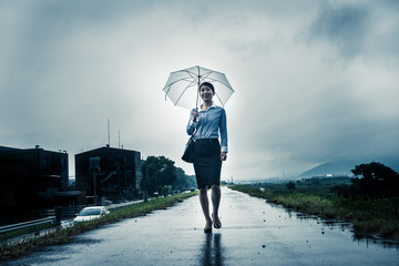 Poster - 傘を差して歩く女性,暗いイメージ