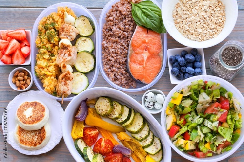 Fotografía Health & Fitness Food in lunch boxes. Set meal for the whole day