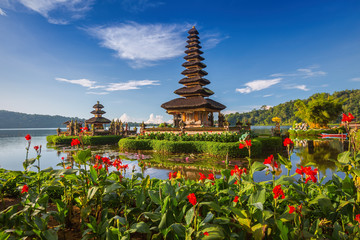 pura ulun danu bratan, or pura beratan temple, bali island, indo
