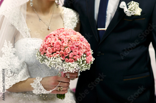 The brides hold hands near wedding banner Tableau sur Toile