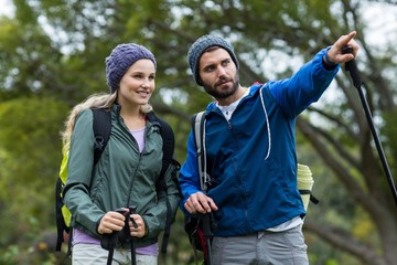 Poster - Hiker couple pointing at distance