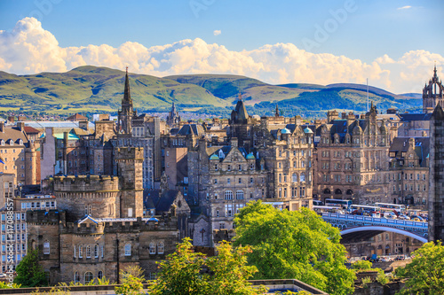 Fotografía Mountain view point over Edinburgh city.