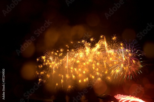 雨の日の花火見物 傘さしながら花火を見る人たちのシルエット Buy This Stock Photo And Explore Similar Images At Adobe Stock Adobe Stock