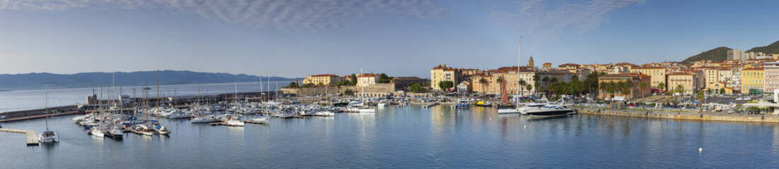 Fototapete - Hafen von Ajaccio auf der Insel Korsika - Panoramabild