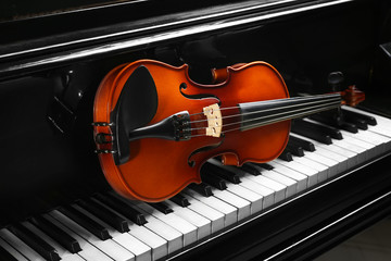 Wall Mural - Violin on piano keys, closeup