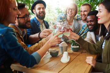 Canvas Print - Friends toasting