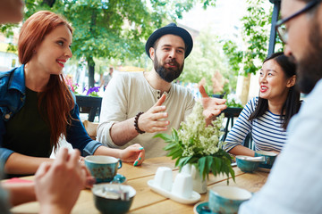 Poster - Chatting at cafe