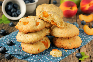 Group soft cookie with apricots, fresh fruit and berries