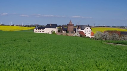 Wall Mural - Leisnig Burg Mildenstein im Frühling 