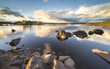 Fototapeta Fototapety do łazienki - piękny zachód słońca nad jeziorem w Norwegii