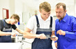 © industrieblick - Jugendliche in der handwerklichen Berufsausbildung mit Meister // Teenagers in craft training with teacher