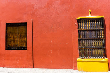 Fototapete - Red Wall and Yellow Window