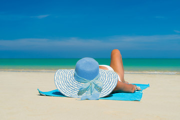 Poster - Fit woman in sun hat and bikini at beach