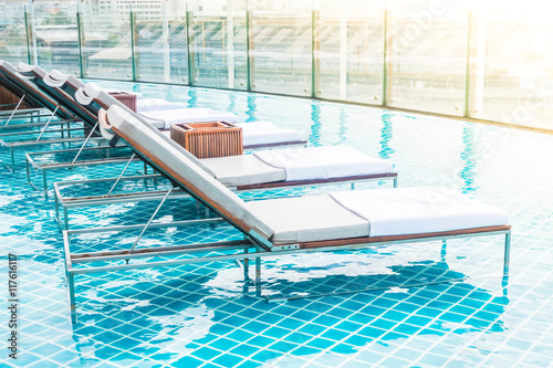 Pool Chair Kaufen Sie Dieses Foto Und Finden Sie Ahnliche