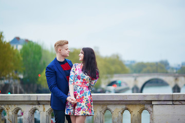 Wall Mural - Romantic couple in Paris near the Seine