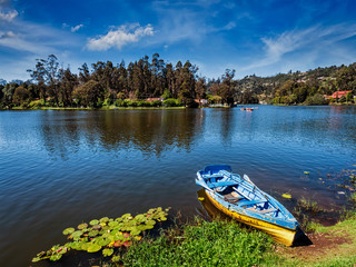 Fototapete - Boat in lake