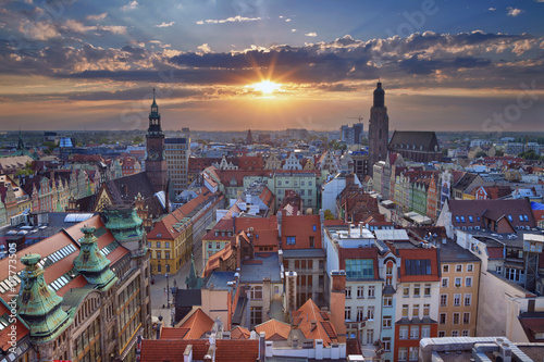 Fototapeta na szkło Wrocław. Wizerunek Wrocławia, Polska podczas letniego zachodu słońca.