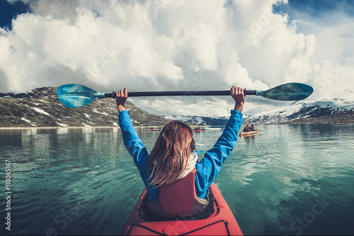 Fotografía Woman kayaking on Styggvatnet glacier lake near Jostedalsbreen glacier
