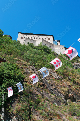 Fotomural Bard: vista del Forte di Bard il 29 luglio 2016