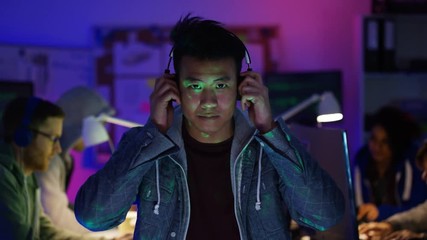 Wall Mural -  Portrait of young male gamer in front of computer