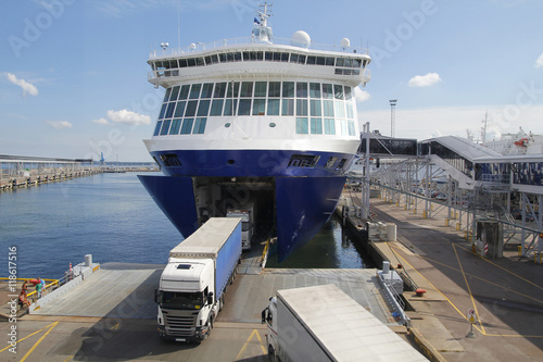 Cuadros en Lienzo Big ferry and trucks, for transportation