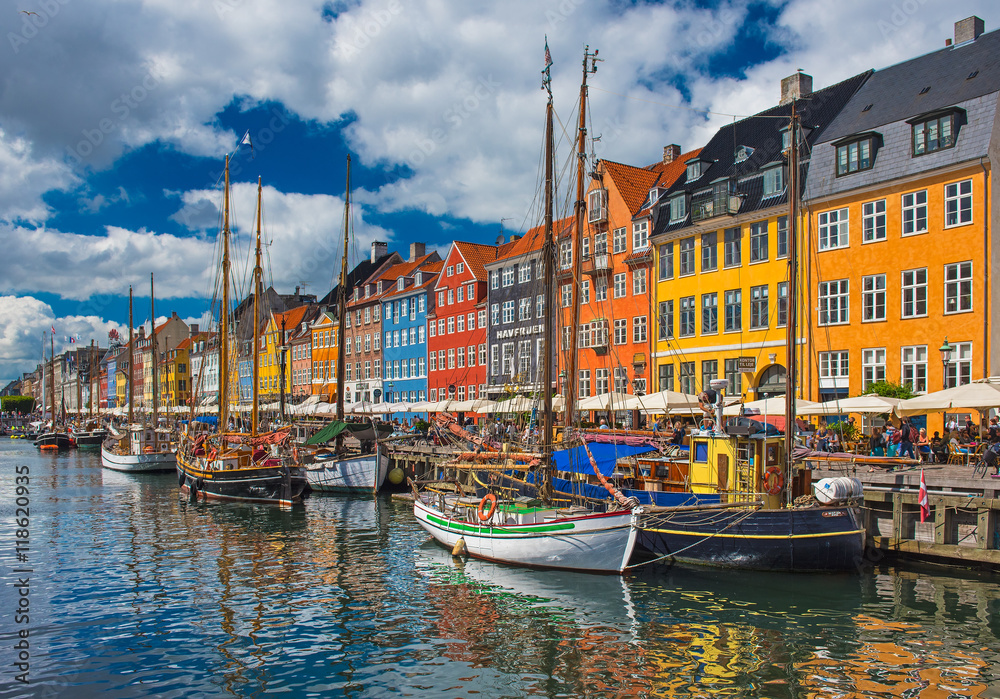 Obraz na płótnie Colorful houses at Nyhavn, Copenhagen, Denmark w salonie