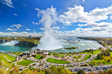 Wall Mural - view of niagara falls in a sunny day