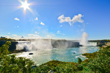 Wall Mural - view of niagara falls in a sunny day