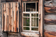 окно в деревяном доме