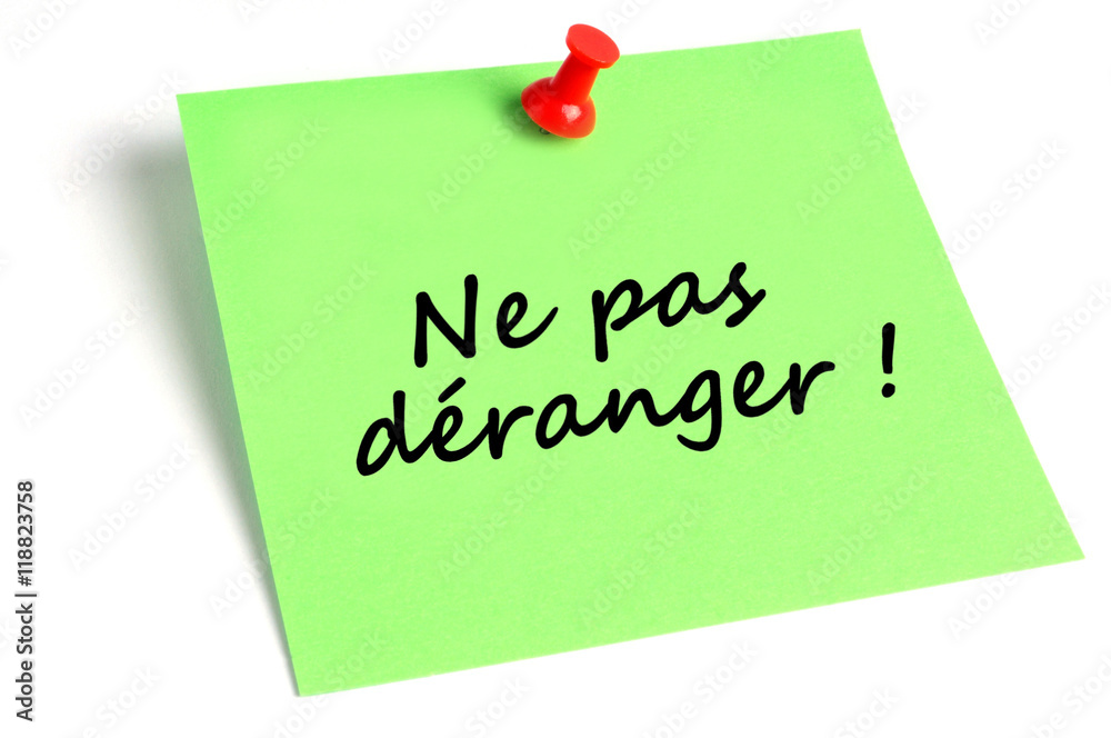 Deranger Foto de Stock Ne pas déranger écrit sur un morceau de papier punaisé ...