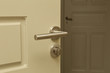 © mariesacha - poignée de porte intérieur maison
