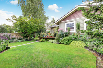 Backyard area with nicely trimmed garden