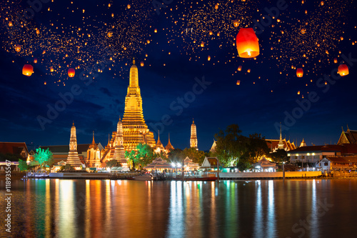 Wat arun with krathong lantern, Bangkok Thailand Canvas Print