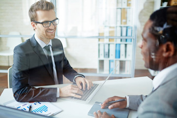 Canvas Print - Business people at work