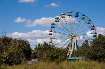 Big empty Ferris wheel in the park against the sky.