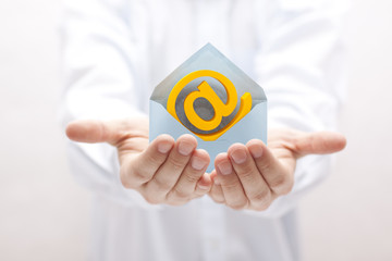 Fototapete - E-mail symbol with envelope in hands