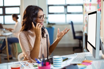 Aufkleber - Businesswoman talking on phone