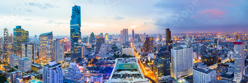 Fotomural Panorama bangkok city at sunset in the business district area