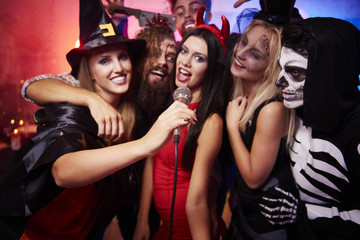 Wall Mural - Group of friends singing at the party