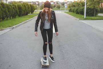 Wall Mural - speeding skateboarding woman at city