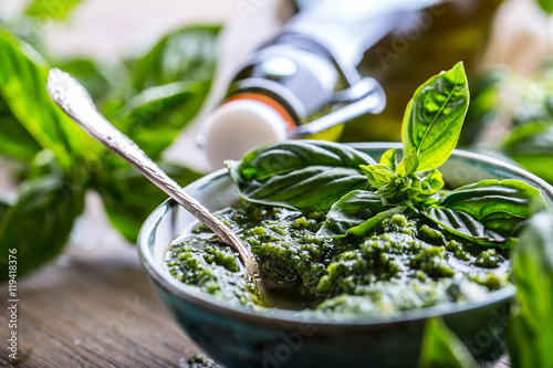 Fotomural Fresh basil leaves pesto on wooden table.